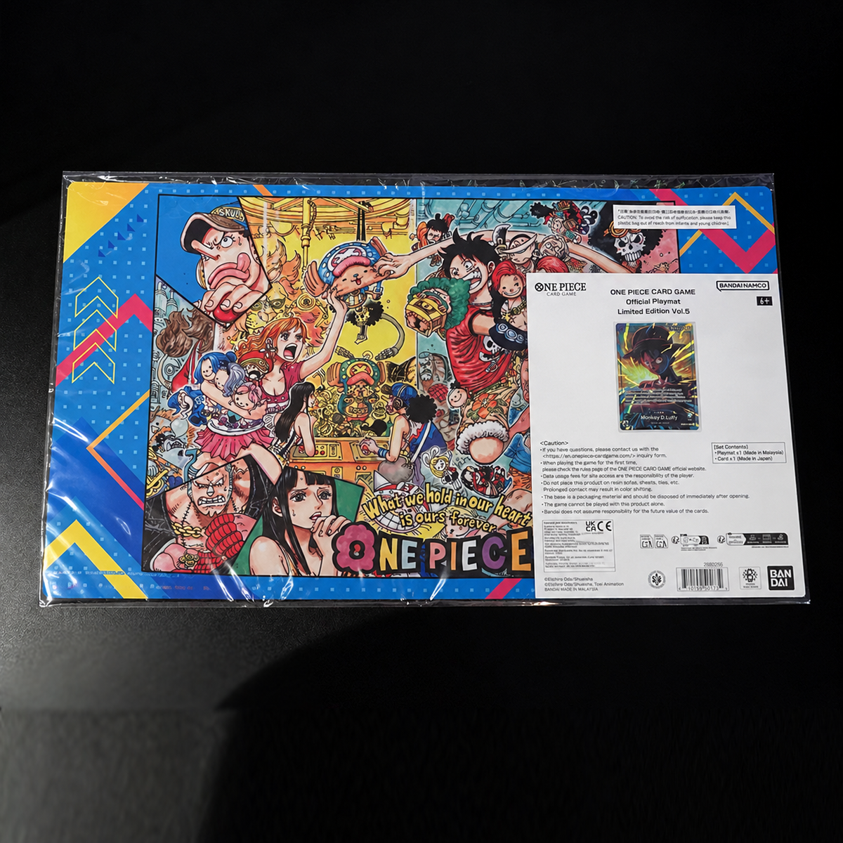 Official Playmat Limited Edition Vol. 5. The design is based on one of Oda’s Colour Walk spreads, featuring the Straw Hat crew enjoying themselves in an arcade alongside soft toy versions of their closest friends and allies.